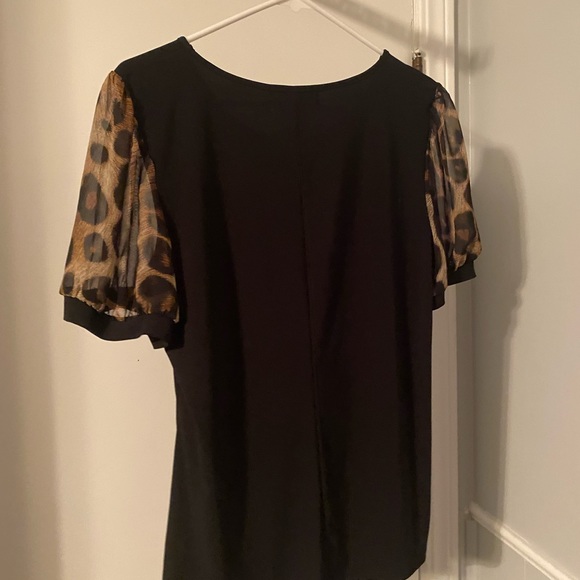Adele & May - Size L - Shirt with Short Leopard Sleeve - Picture 2 of 3